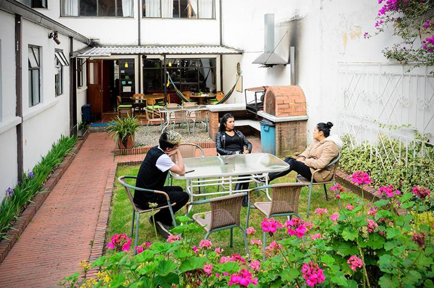Hostal La Pinta Bogotá Eksteriør bilde